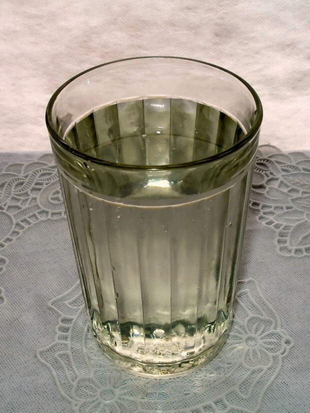 Налей полстакана воды. 200 Граммовый стакан СССР. Стакан граненый 200 мл. Граненый стакан стакан 200 мл. Граненый стакан с водой.