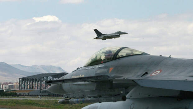 Турецкие истребители F-16. Архивное фото