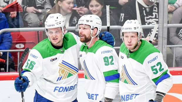 Кузнецов покинул лёд на носилках после силового приёма Полунина