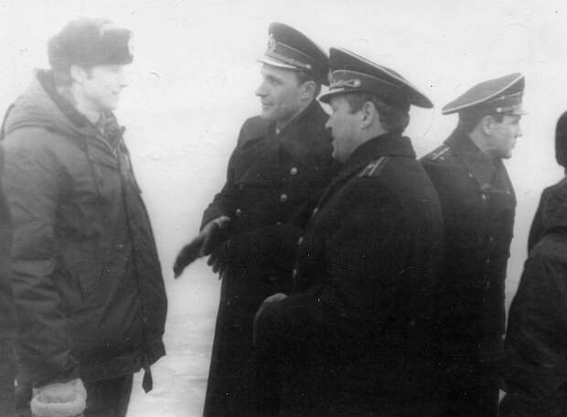 Капитан 3 ранга Борчевский, капитан 3 ранга Валерий Маранго, Смоляков В, С.Кубынин (справа) / Из личного архива С. Кубынина Капитан 3 ранга Борчевский, капитан 3 ранга Валерий Маранго, Смоляков В, С.Кубынин (справа) / Из личного архива С. Кубынина