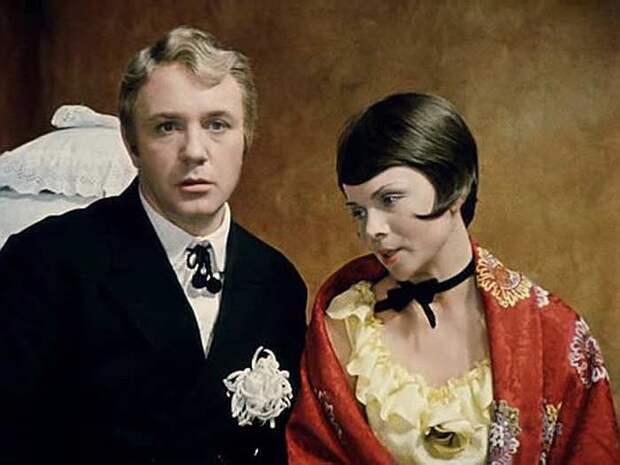Леонид Куравлев и Валентина Теличкина в фильме *Не может быть!*, 1975 | Фото: kino-teatr.ru Леонид Куравлев и Валентина Теличкина в фильме *Не может быть!*, 1975 | Фото: kino-teatr.ru