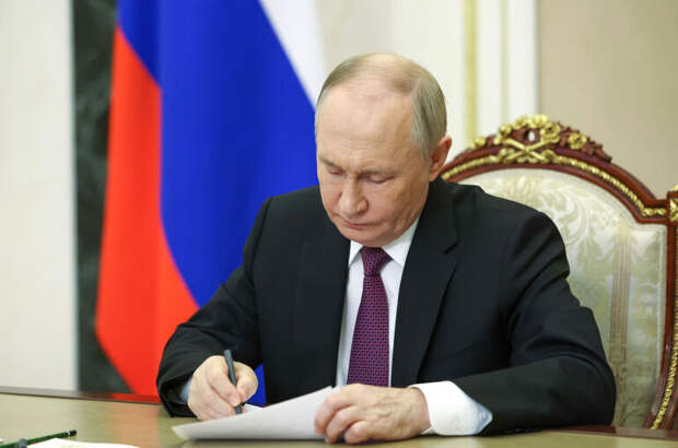 Путин подписал закон о контроле над освобожденными по УДО