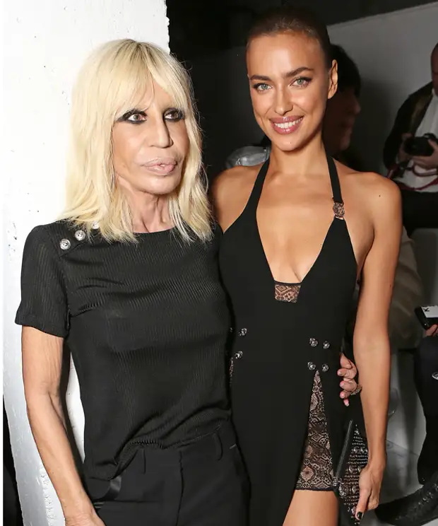 Шейк версаче. Шейк версаче. Донателла версаче и шейк. Шейк в версаче. Шейк в платье.