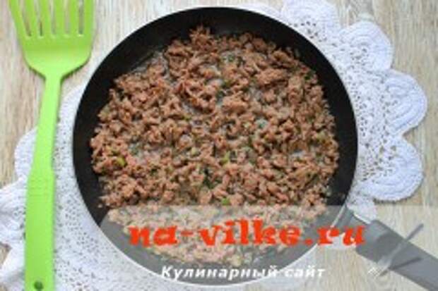 Каннеллони с говяжьим фаршем под соусом бешамель