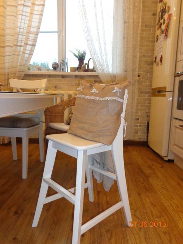 Детский стульчик на кухне