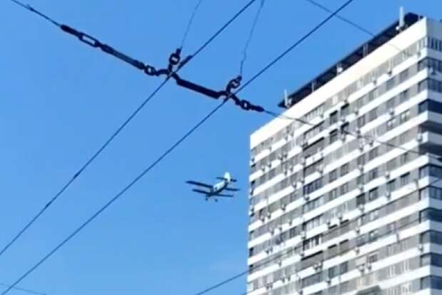 "Подъем": в небе над Волгоградом заметили три кукурузника