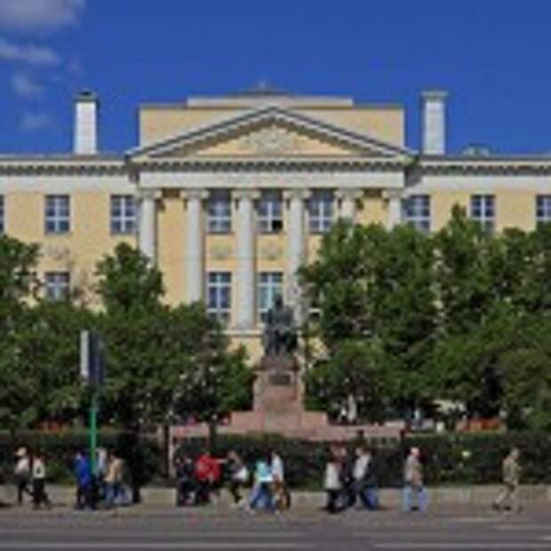640px-Moscow_05-2012_Mokhovaya_02