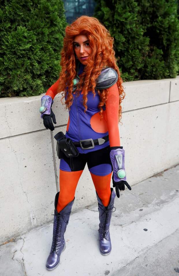 Яркие костюмы посетители New York Comic Con 2018