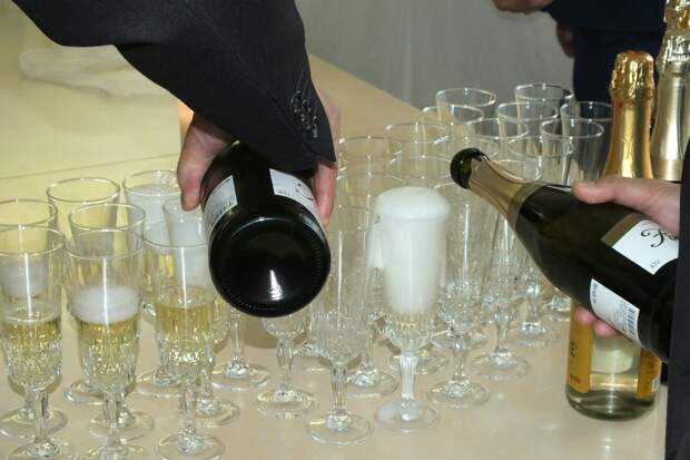 Русским порекомендовали воздержаться от алкоголя перед возвращением на работу