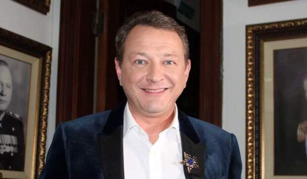 «Меня Аська делает моложе»: Марат Башаров и новая любовь на фоне старых обвинений