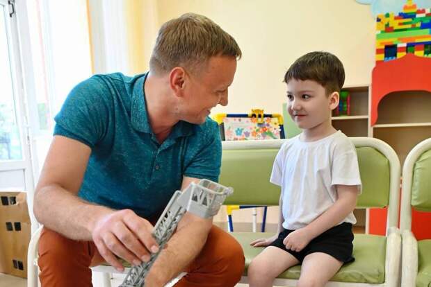 Брошенный на улице месяц назад в Новороссийске пятилетний мальчик остаётся в реабилитационном центре