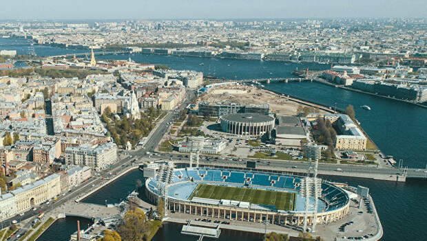 Вид на Санкт-Петербург. На переднем плане Стадион Петровский