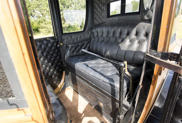 В Дании 110-летний электромобиль ушел с молотка аукцмон, электромобиль