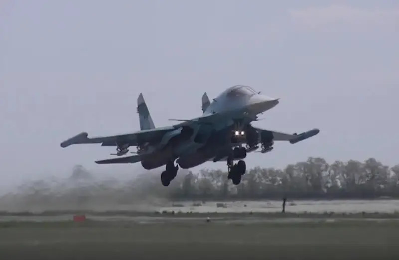 Российский истребитель-бомбардировщик Су-34: особенности и применение