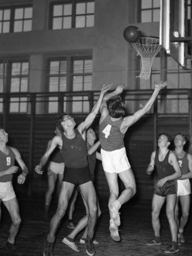 50-е гг. Эстония, Тарту. Баскетбол. Спортзал Тартусского университета