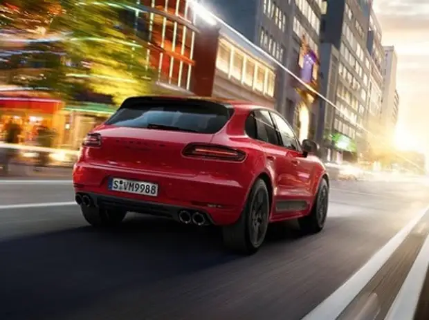 Porsche Macan Turbo красный