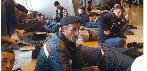 В Таджикистан возвращаются десятки тысяч голодных мигрантов. В России уже звучат призывы вернуть их обратно
