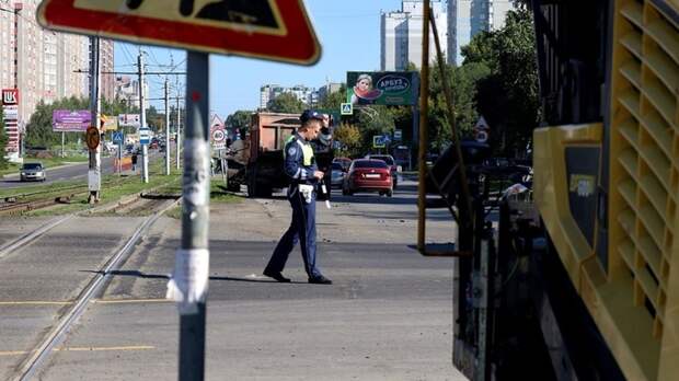 Ремонт дороги на Павловском тракте / Фото: amic.ru / Екатерина Смолихина