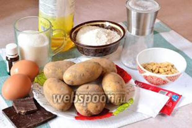 Подготовим продукты: картофель, муку, растительное масло, соль, сахар, яйца, шоколад, молоко, арахис, дрожжи сухие, разрыхлитель, 3 капли эфирного масла нероли (цветков апельсина), сахарная пудра.