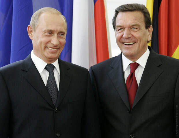Владимир Путин и Герхард Шредер на встрече в Берлине в 2005 году. Фото: Reuters