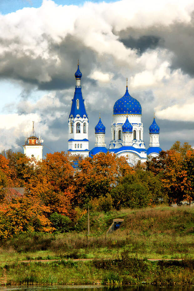 Покровский собор Гатчина осень