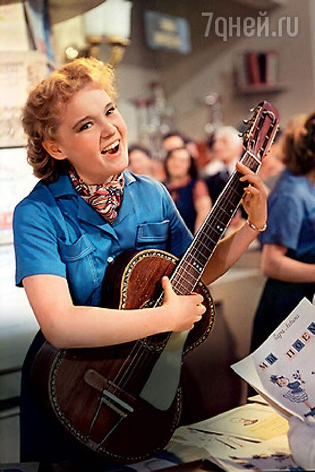 Людмила Гурченко в фильме «Девушка с гитарой». 1958 г.