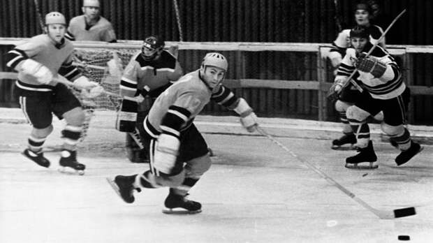 Он хотел быть похожим на Харламова, блистал на уровне Ларионова, забивал сменщику Третьяка. История Суханова