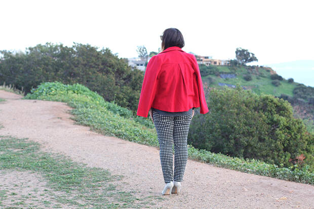 Rossana Vanoni Pop of color looking out toward the ocean