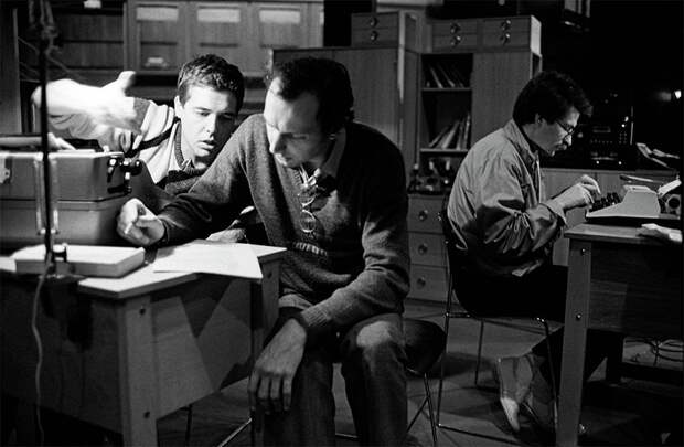 Александр Любимов, Дмитрий Захаров и Владислав Листьев в редакции программы "Взгляд". 1988 год