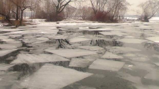 Врач Умнов рассказал об опасности нахождения у водоёмов во время таяния льда