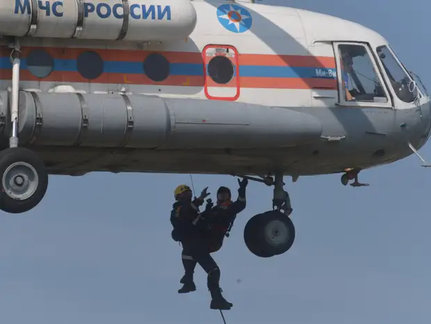 Трёх застрявших на горе в Краснодарском крае туристов эвакуировали вертолётом