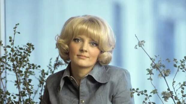 «Она выбрала меня»: почему дочь звезды Марианны Вертинской не смогла простить мать