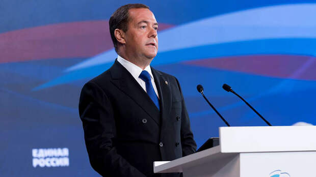Медведев о заявлении Зеленского: Этому идиоту надо сделать превентивную трепанацию черепа