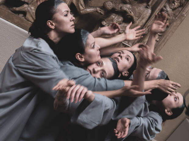 Танцовщики в зале Средневековья. Хореограф Лилия Бурдинская