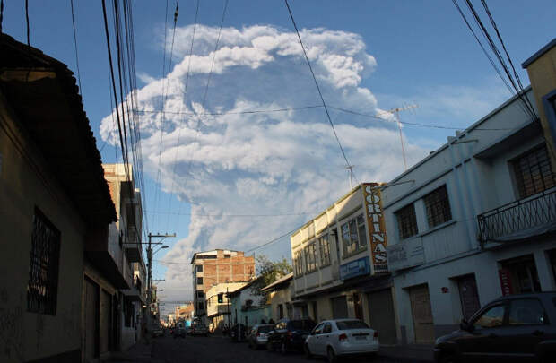 Извержение вулкана Тунгурауа в Эквадорских Андах, Эквадор