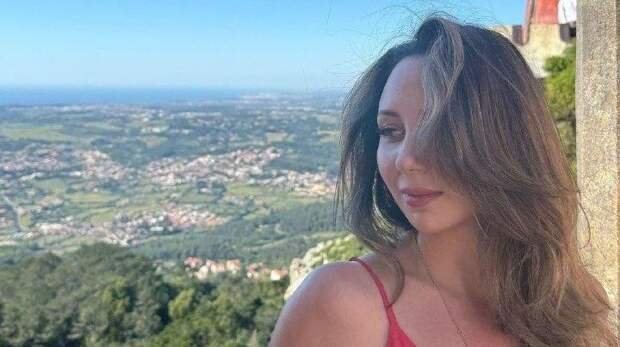 Лиза Туктамышева уехала на майские в Португалию: cover-girl MAXIM дополнила красоту этих мест