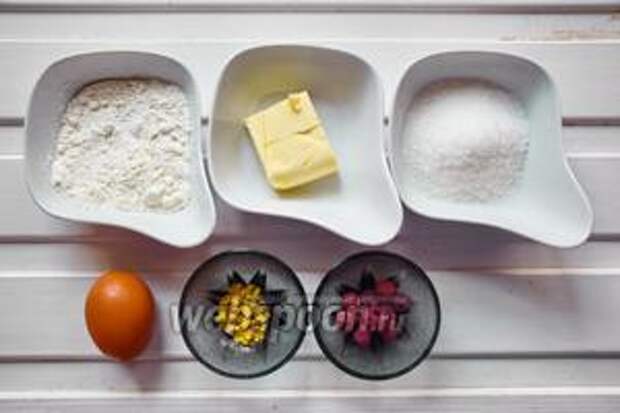 Ингредиенты: мука, сахар, масло сливочное, яйцо, имбирь сухой и малина сушёная.