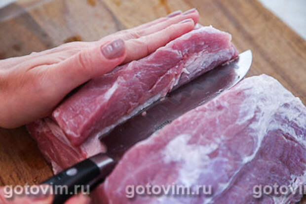 Фотографии рецепта Рулет из свинины с капустной начинкой, 03 Рулет из свинины с капустной начинкой, Шаг 03