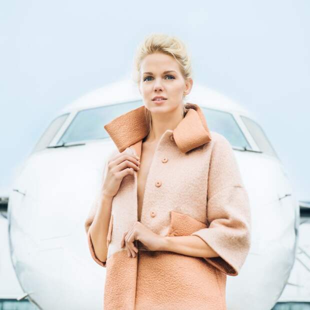 Латвийские стюардессы снялись для календаря авиакомпании девушки, стюардессы
