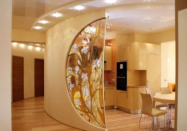 Всегда думала, что это очень дорогие окна, а оказалось. Сделала из своего дома дворец без усилий! Как же это красиво.