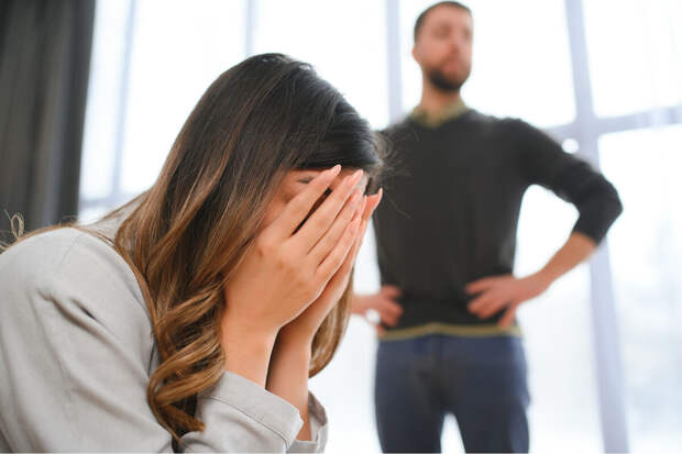 kp.ru: в Новосибирске мужчина избивал и преследовал бывшую жену