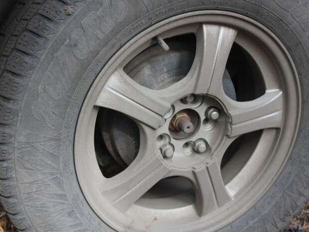 Спущенное колесо помогло раскрыть угон автомобиля в Краснокаменске