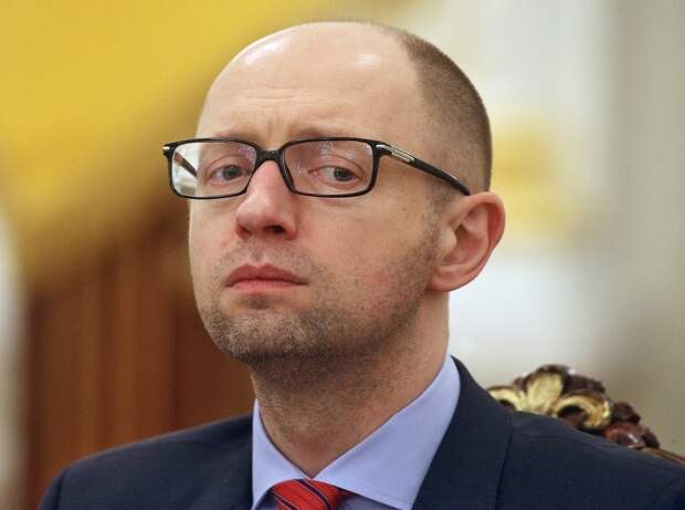 Яценюк: Россия незаконно блокирует въезд украинских фур