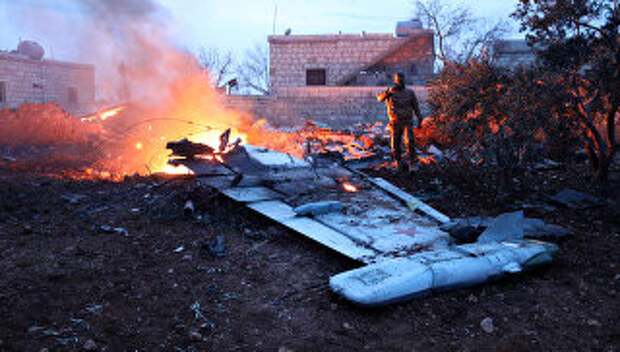 Обломки сбитого боевиками российского самолета Су-25 в Сирии. 3 февраля 2018