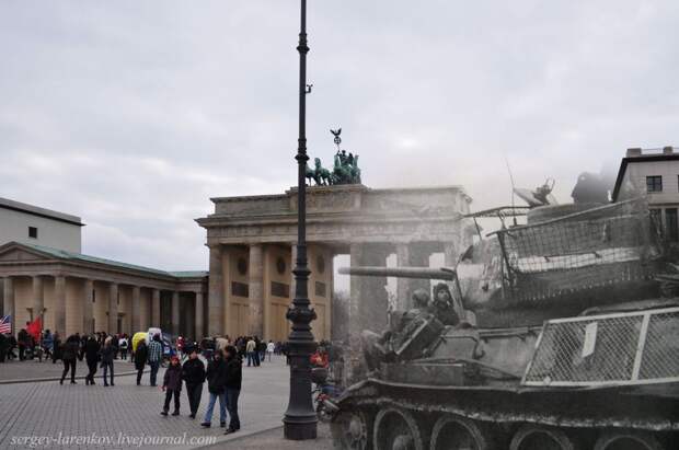 33. Берлин 1945-2010 Танк Т-34-85 с противокумулятивными экранами на Паризер платц. Связь времен, берлин, история, фото