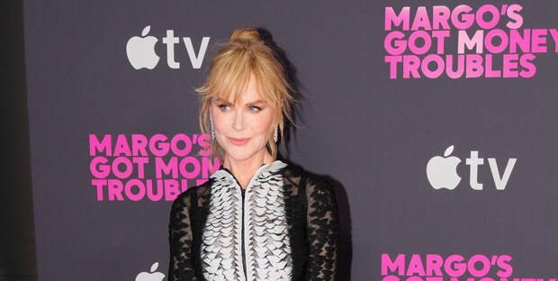 Актриса Николь Кидман показала фигуру в платье с прозрачными вставками