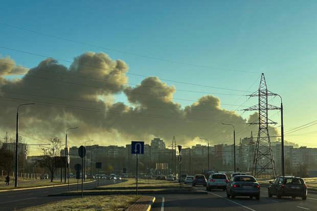 Над одним из городов в Днепропетровской области появился гигантский столб дыма