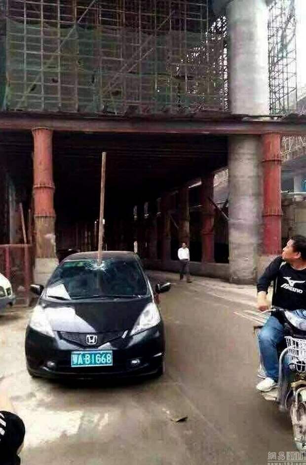 В нескольких сантиметрах от смерти авто, китай, курьез, повезло