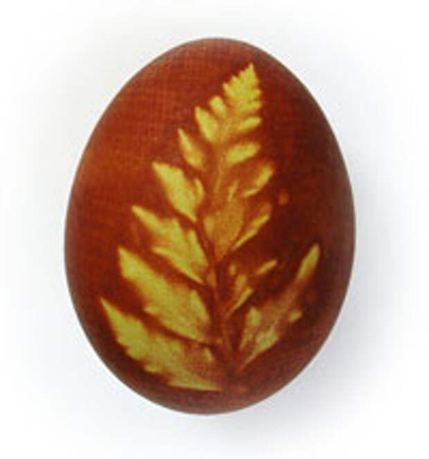 Отпечаток листика на Пасхальном яйце