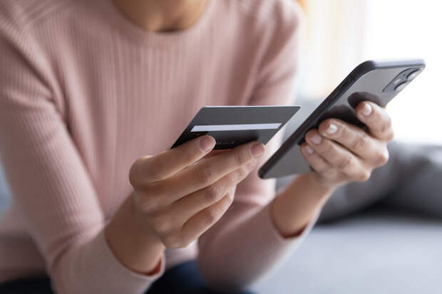 ФНС будет контролировать переводы физлицам болле 2,4 млн рублей в год